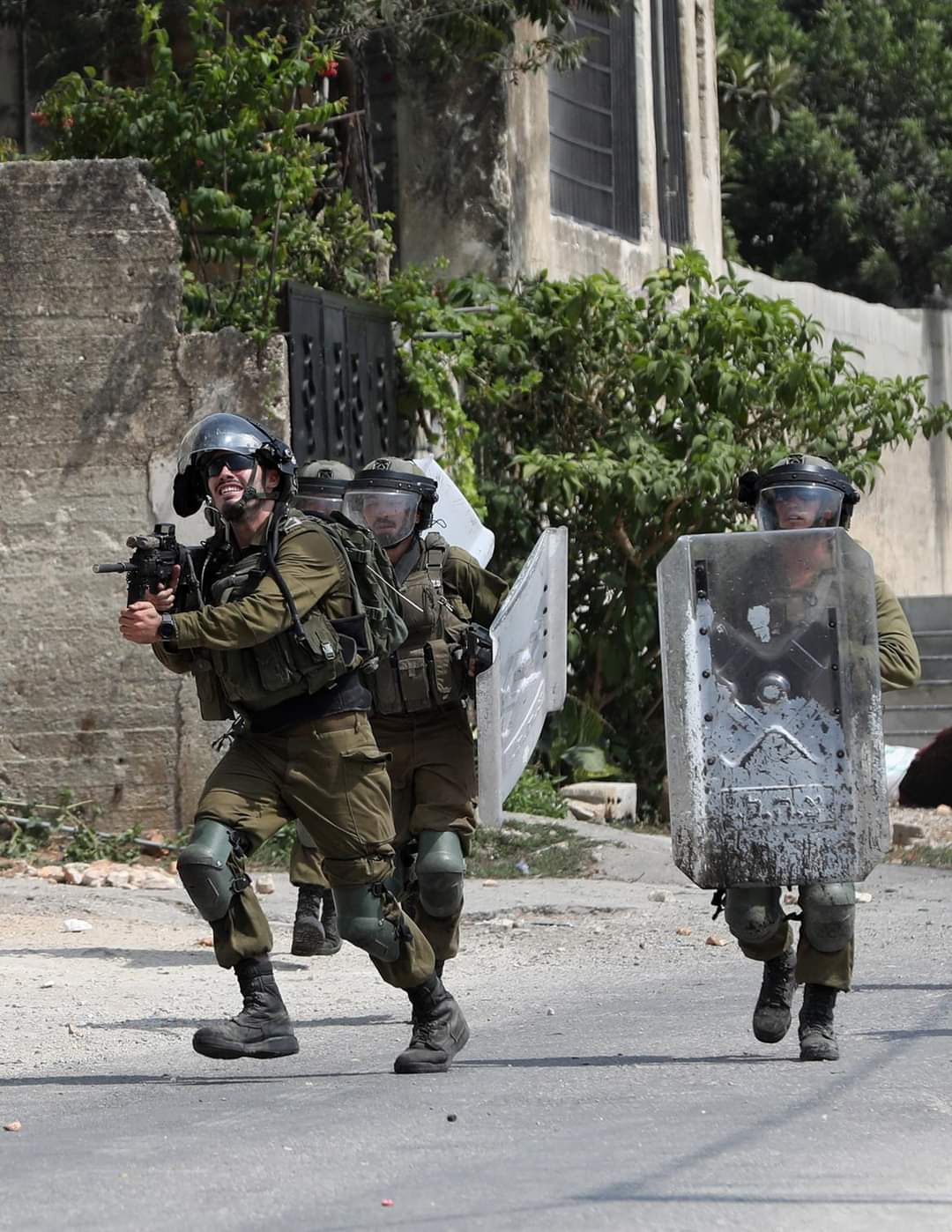 La répression de la marche de Kafr Qaddoum: 7 blessés par balles et des dizaines de suffocations