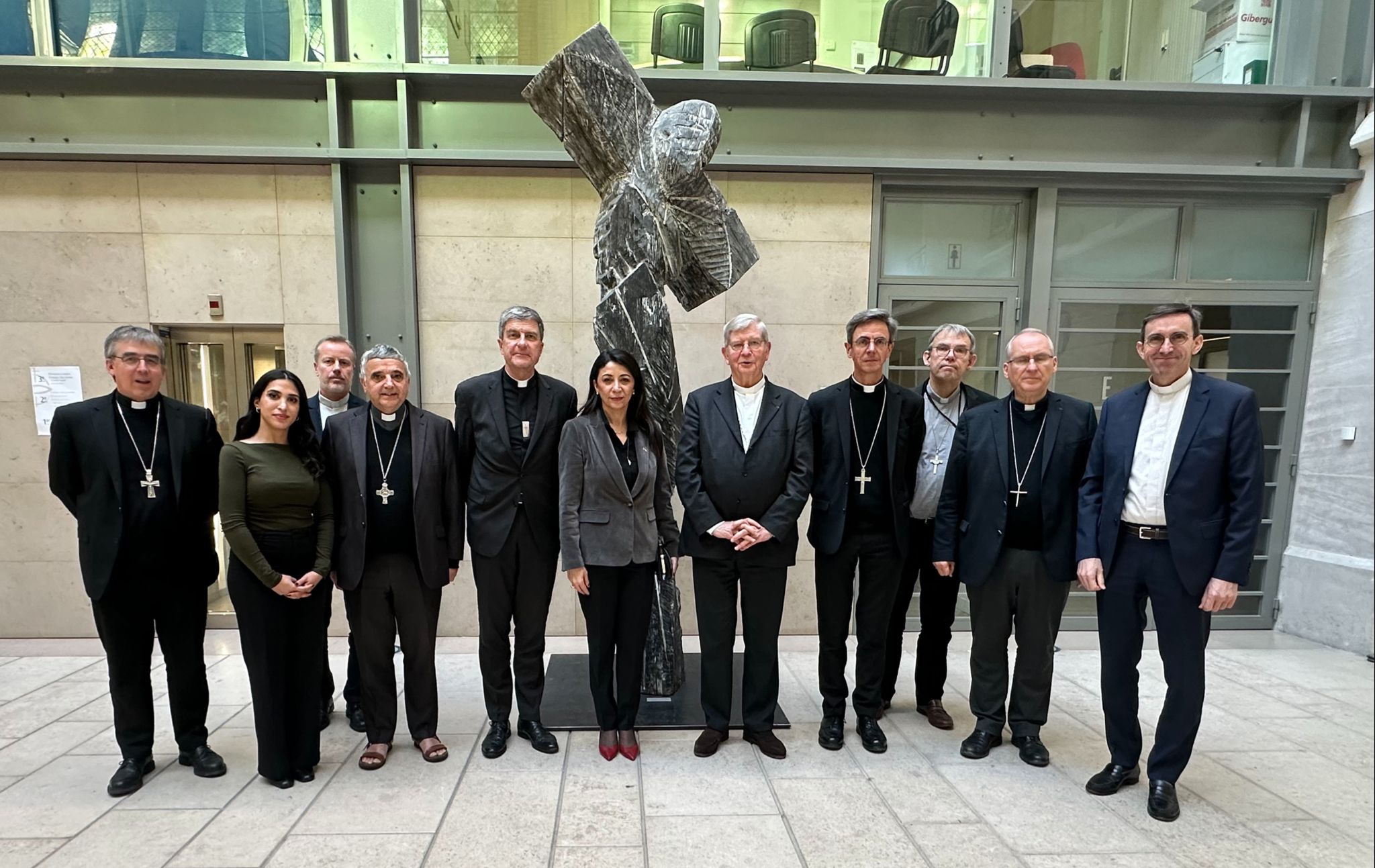 L'Ambassadrice palestinienne informe la Conférence des évêques français de la situation en Palestine