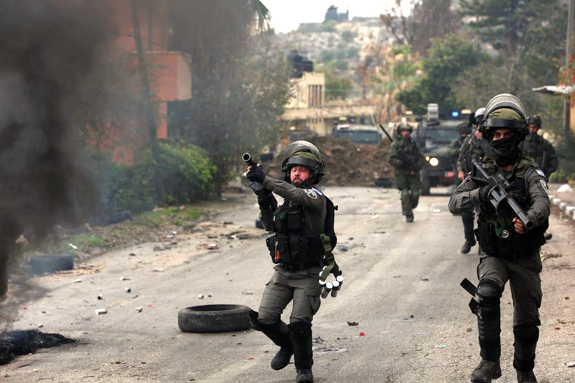 Une femme blessée par balle et un jeune homme arrêté par l'occupation à Tubas 