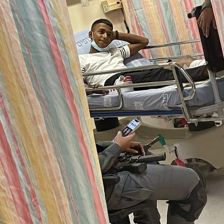 Les forces d’occupation blessent un jeune et agressent des élèves à Jérusalem