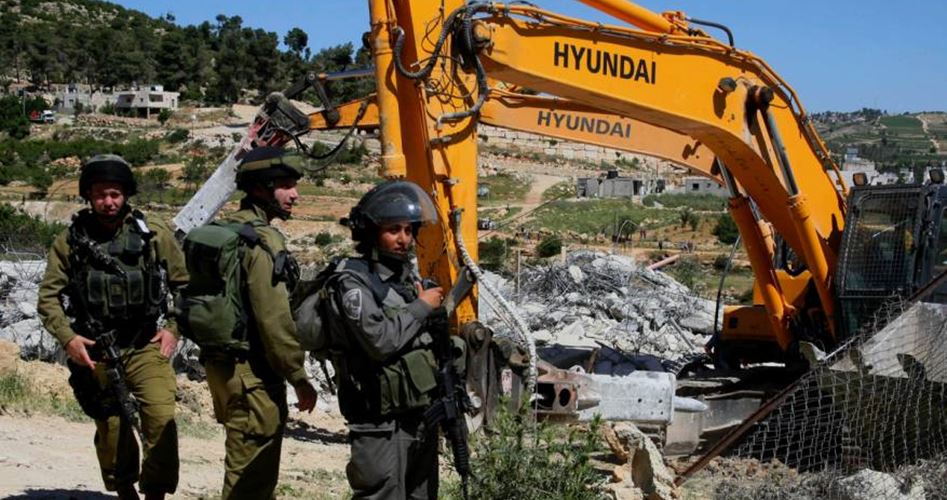 Les forces israéliennes démolissent des installations commerciales et des garages à Jérusalem occupée