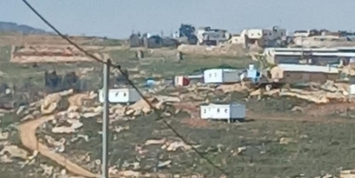 Des colons installent des caravanes  au sud de Bethléem