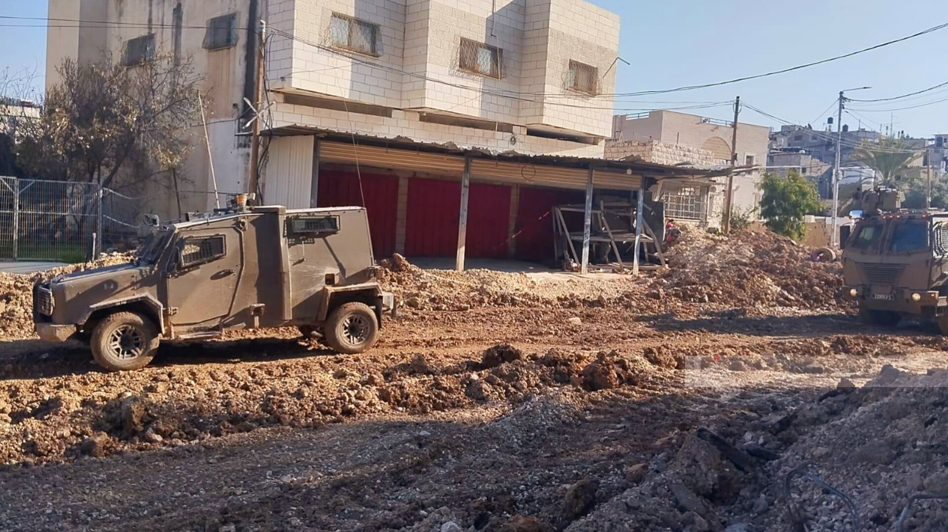 Les troupes israéliennes assiègent des domiciles à Tulkarem