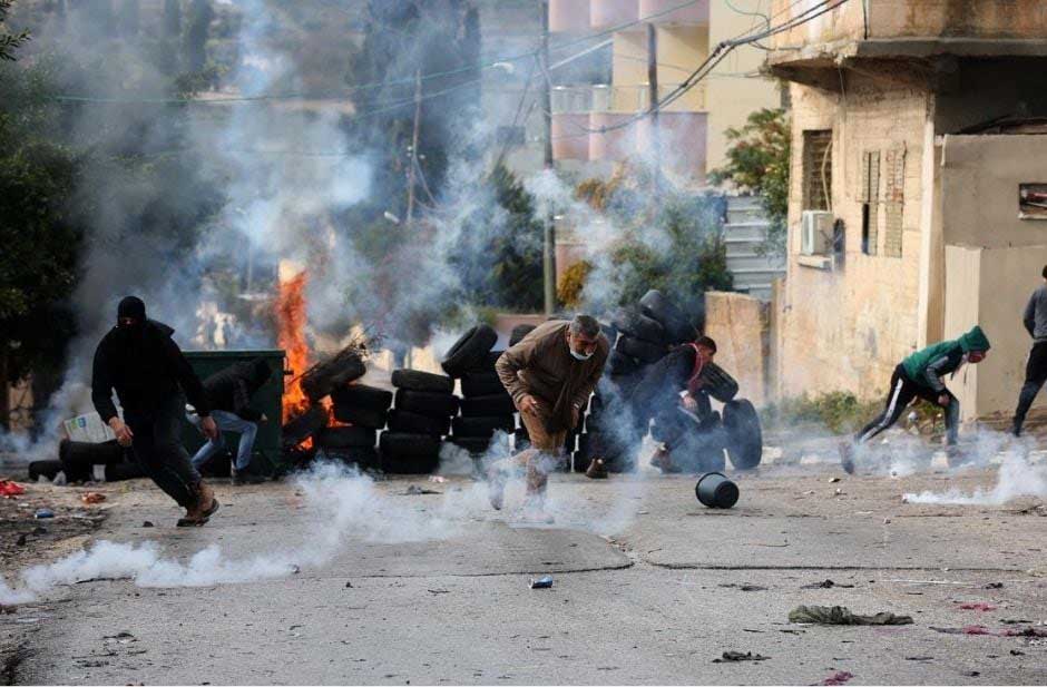 L’armée israélienne blesse plusieurs Palestiniens lors d’affrontements à l’entrée de Burqa près de Naplouse   