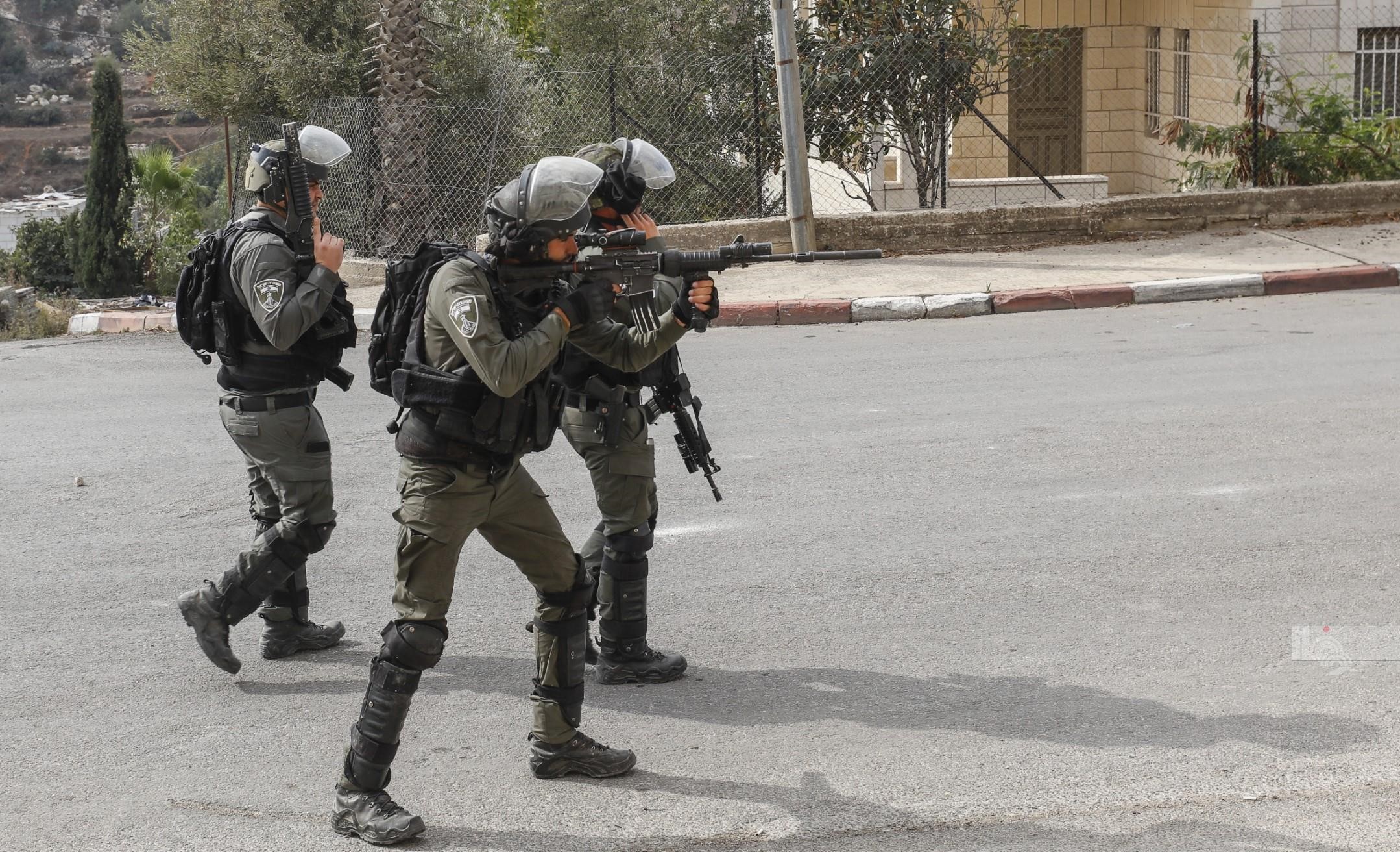 L’armée israélienne blesse trois Palestiniens et arrête huit autres près de Bethléem