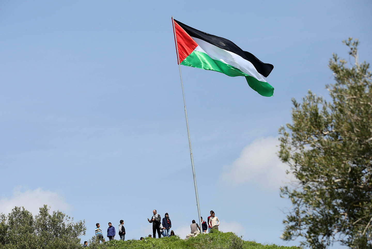 Israël menace de retirer un mât du drapeau près de Naplouse