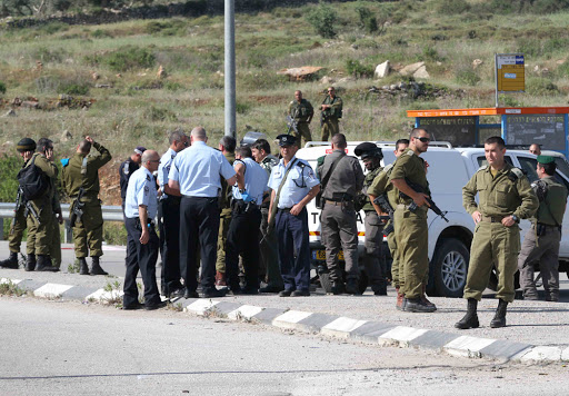 Les forces d’occupation blessent trois jeunes Palestiniens