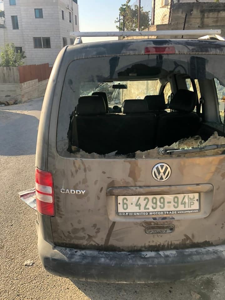 Les colons vandalisent les véhicules des palestiniens près d’Hébron 