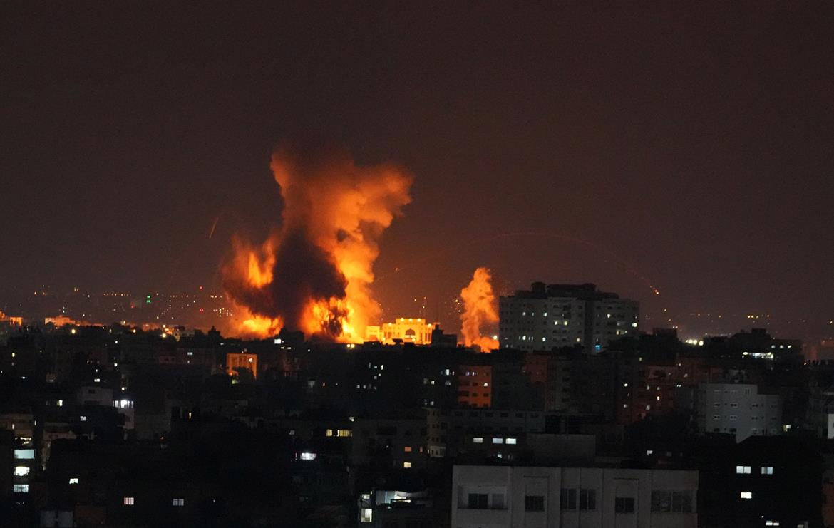 Un bombardement israélien visant un appartement à Khan Younis provoque le meurtre de 3 Palestiniens 