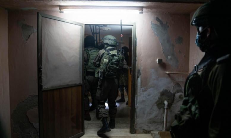 Les forces d’occupation israéliennes tuent un Palestinien et blessent six autres dans le camp de réfugiés de Qalandiya près de Jérusalem