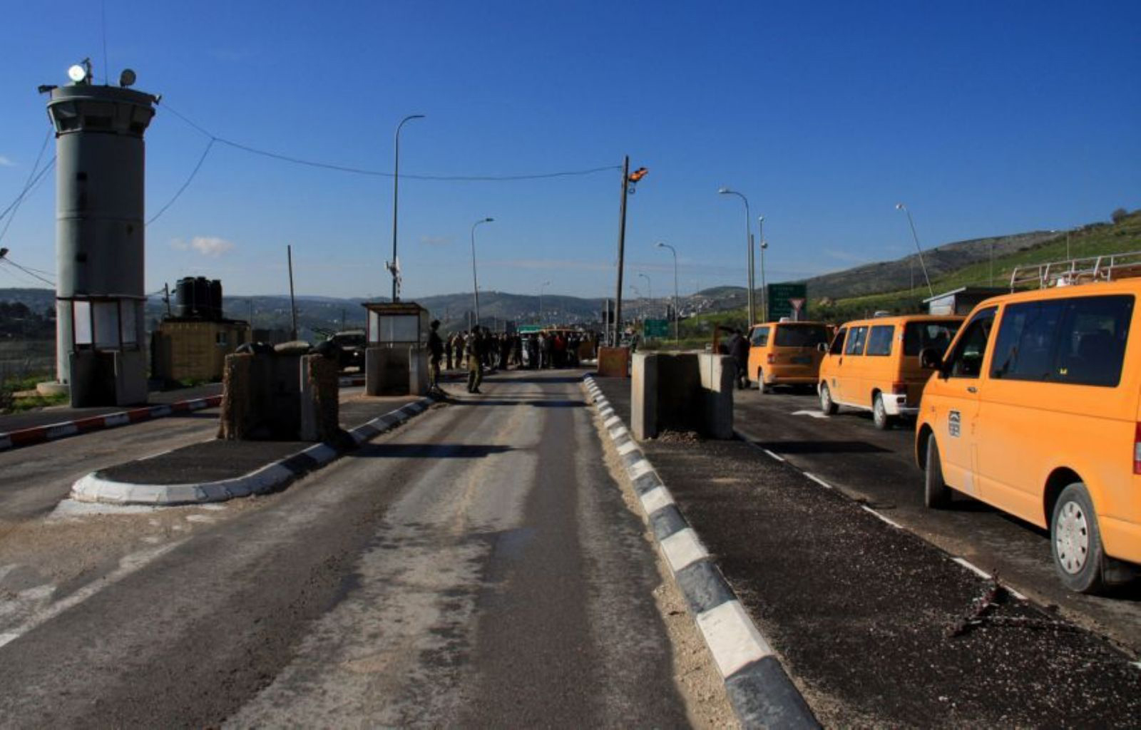 Les forces d’occupation israéliennes ferment les entrées de la ville de Naplouse