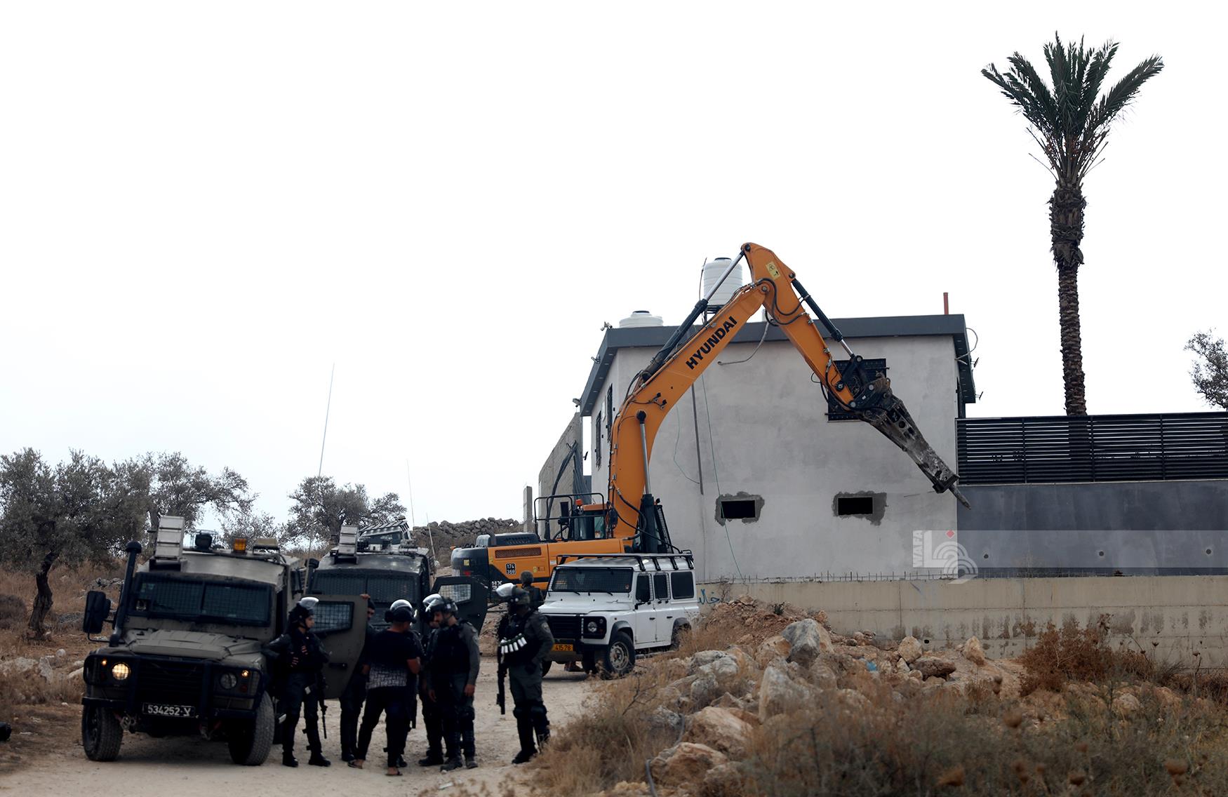 Les bulldozers d'occupation démolissent des maisons et installations palestiniennes 