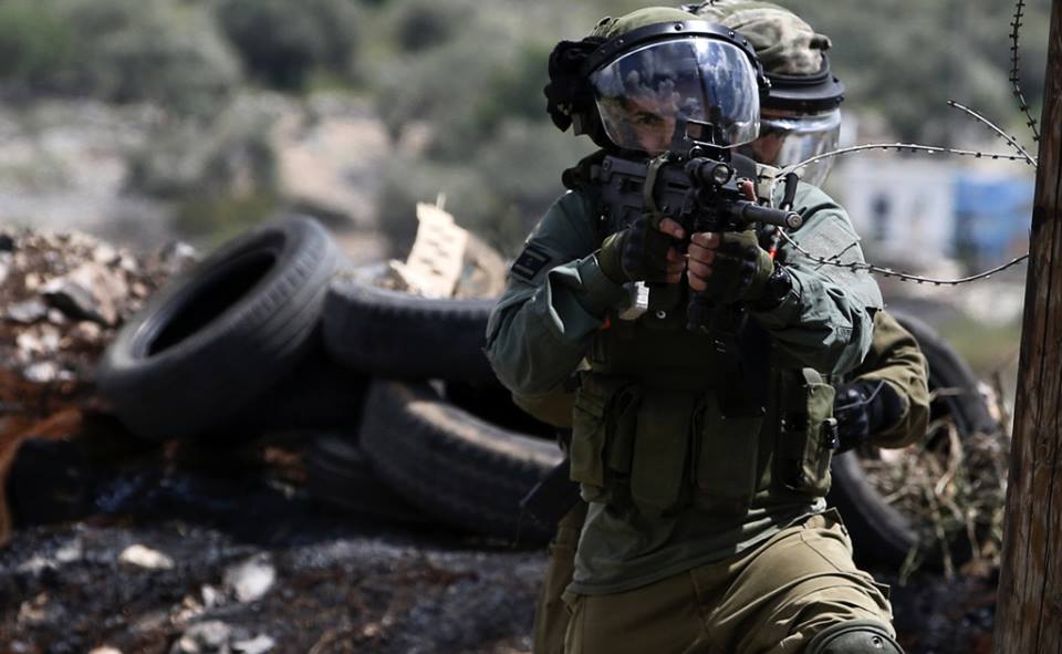 Les forces d’occupation blessent un jeune Palestinien à Jénine