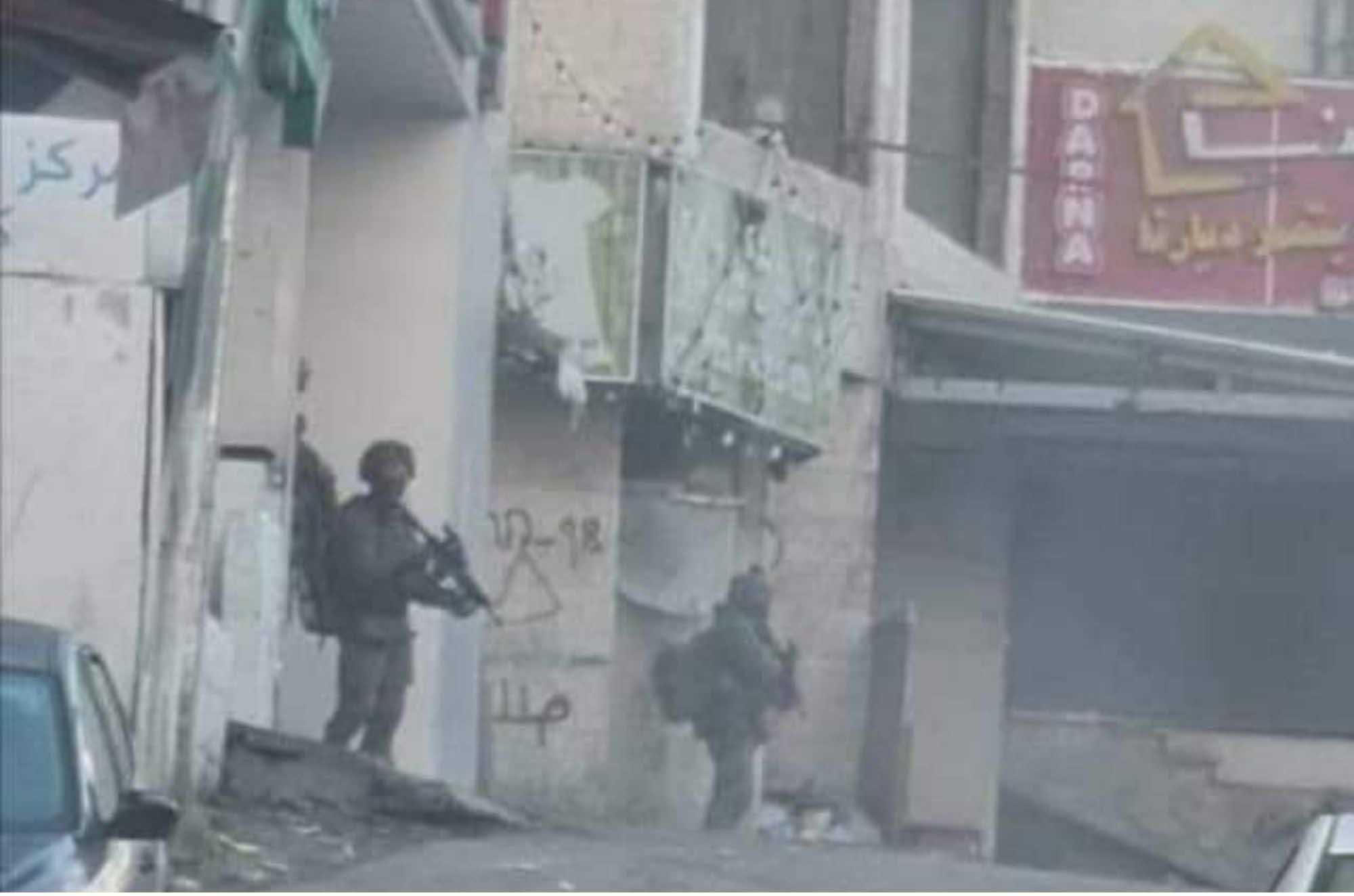 Les forces d’occupation israéliennes prennent d’assaut des magasins à Jérusalem occupée et démolissent des installations commerciales à Tubas