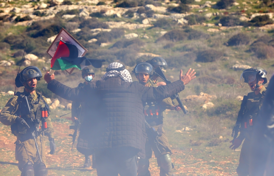 Les forces d'occupation répriment une manifestation contre la destruction des terres à Bethléem
