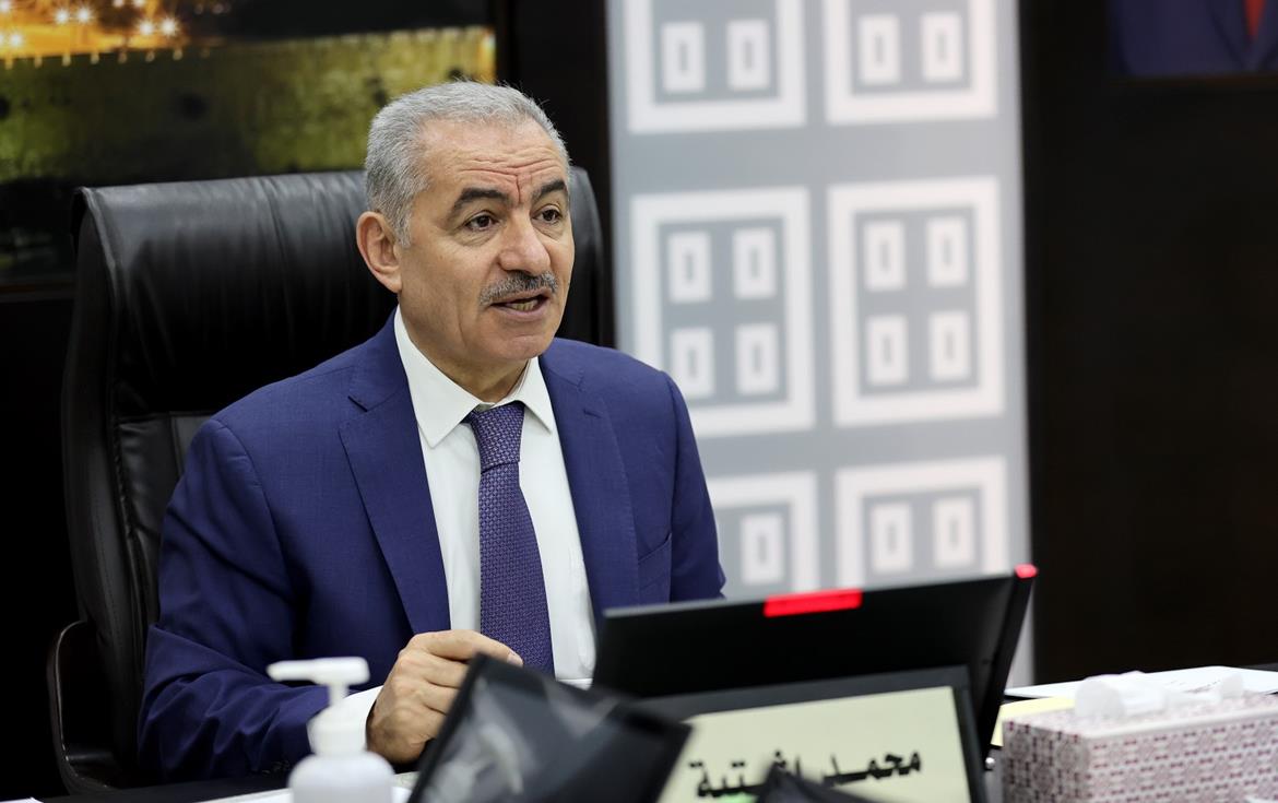 Shtayyeh : « Le piratage des fonds palestiniens ne détournera pas notre engagement envers les familles des prisonniers et des martyrs »