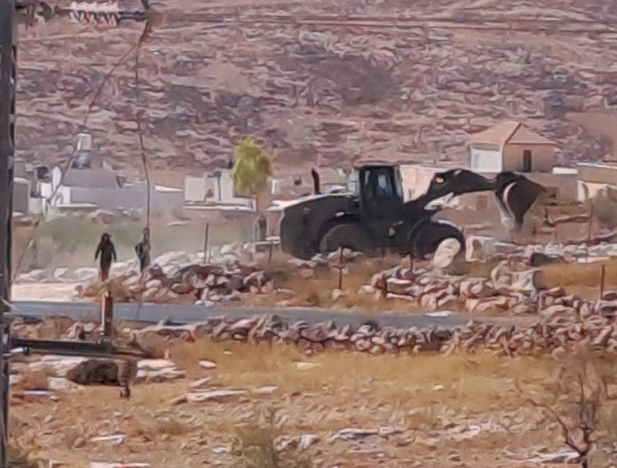 L'occupation ferme les entrées des villages  à l'Est  de Yatta 