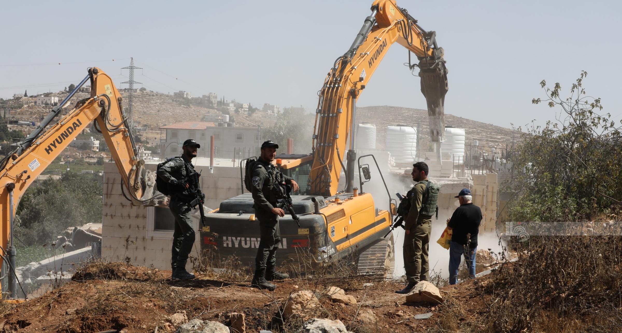 Les forces d’occupation israéliennes démolissent une maison près de Ramallah