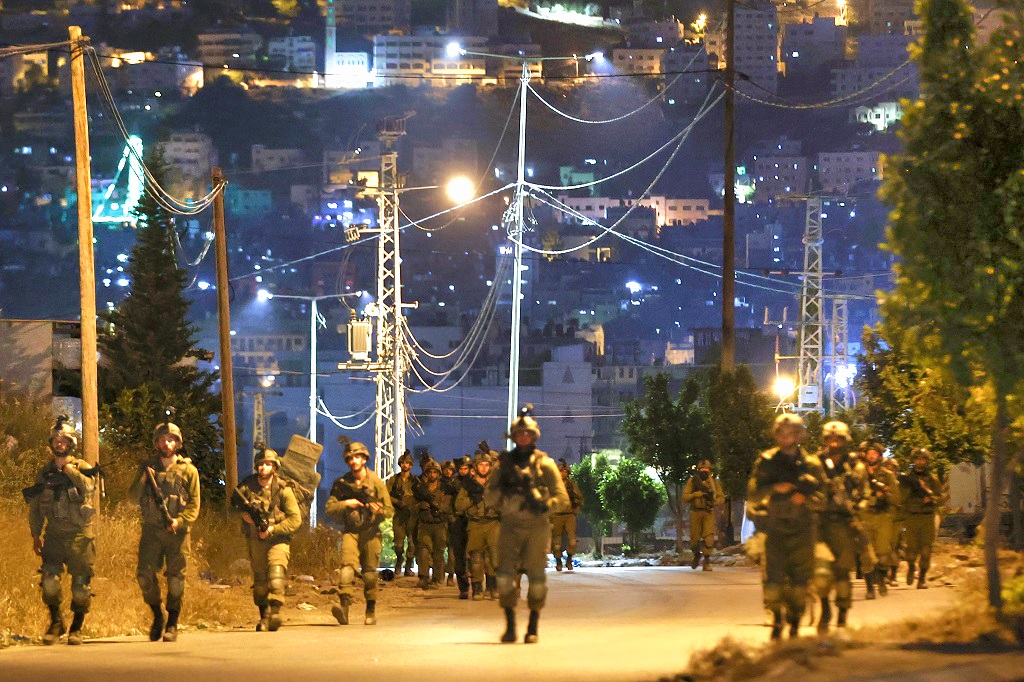 Une incursion militaire israélienne sur Naplouse a entraîné la blessure et l’asphyxie de nombreux Palestiniens
