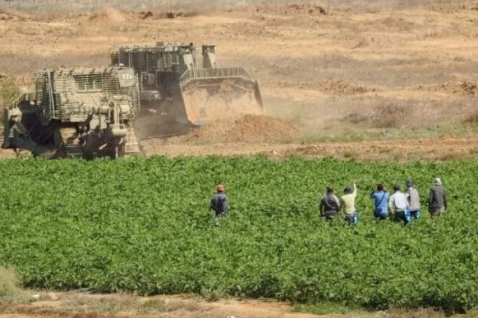 Les forces d’occupation israéliennes ciblent les agriculteurs Palestiniens au sud de Gaza