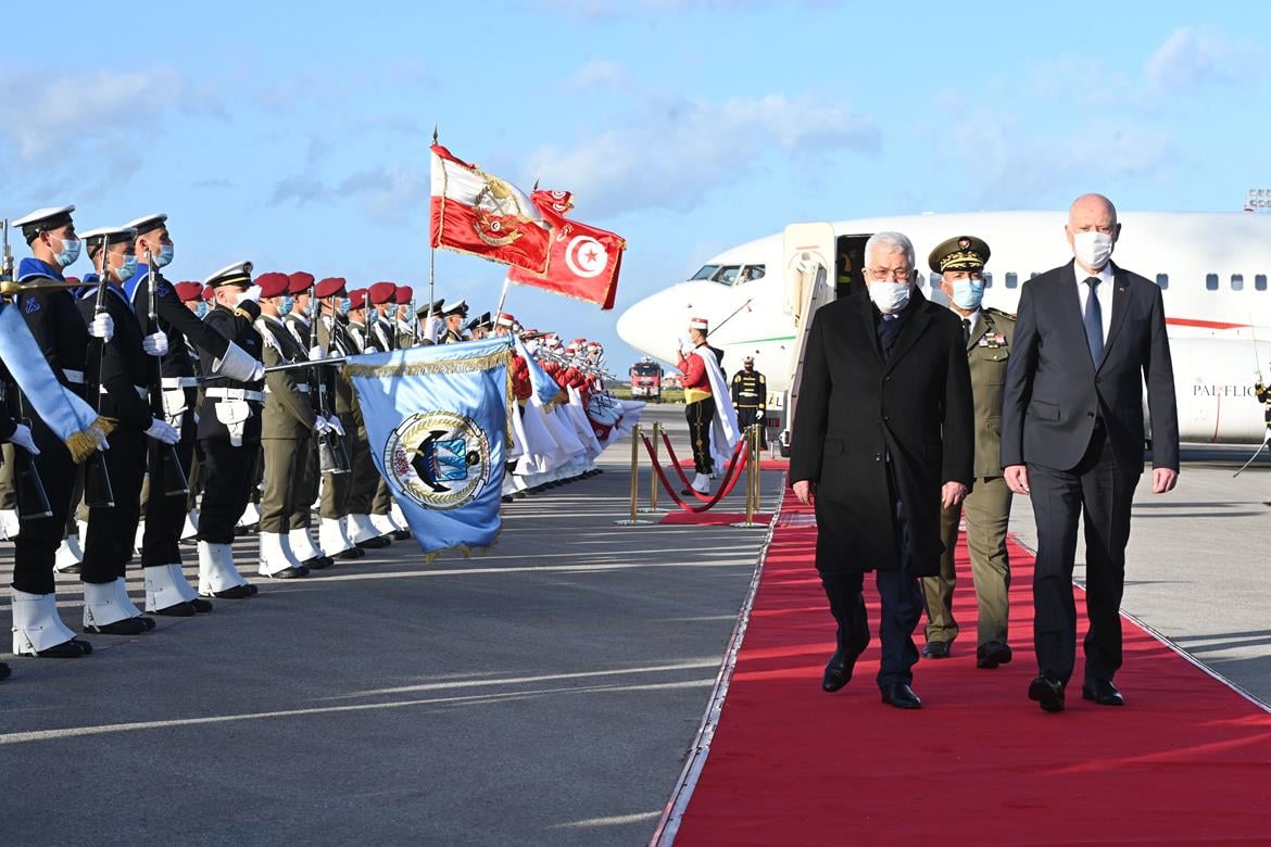 Le président palestinien arrive en Tunisie  dans une visite officielle 