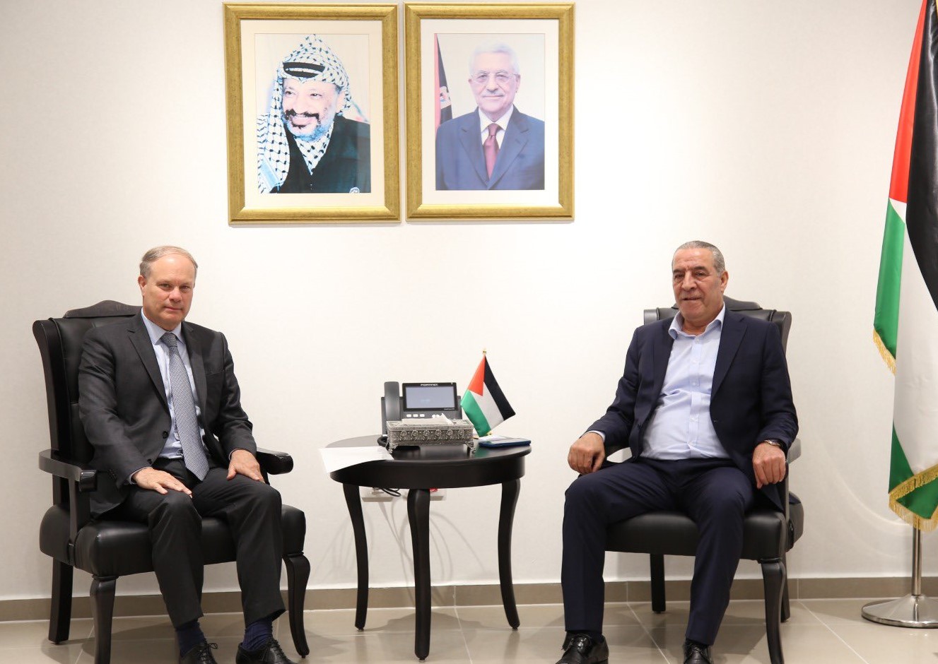 Al-Sheikh discute avec le consul de France des développements dangereux dans les territoires occupés