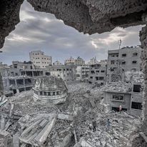 Martyrs et blessés dans le bombardement d'une maison à Deir Al-Balah