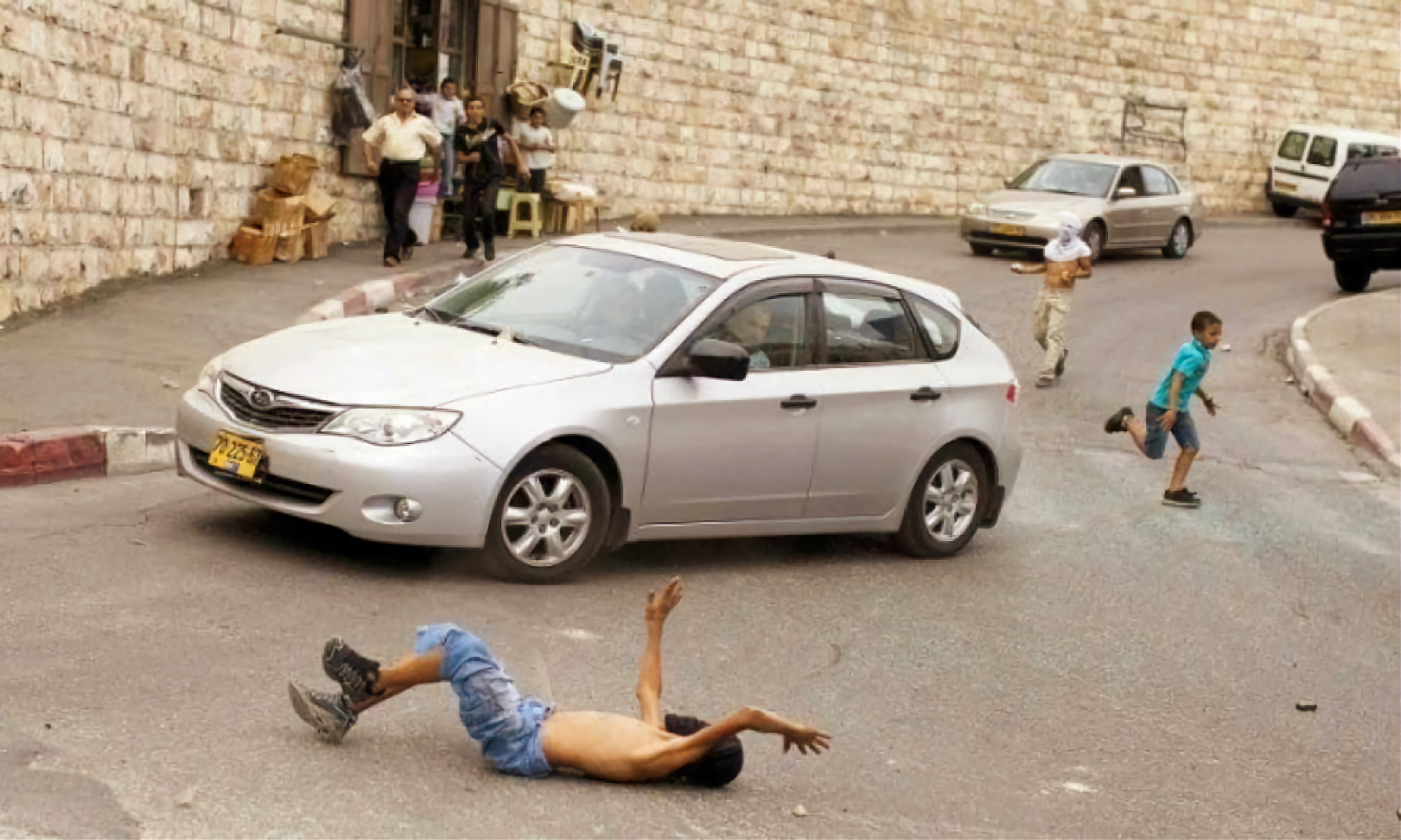 Un colon israélien tente d'écraser un Palestinien à Naplouse