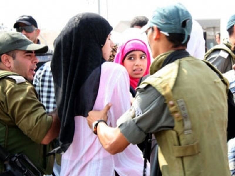 Les forces d’occupation israéliennes arrêtent une Palestinienne des vallées nord