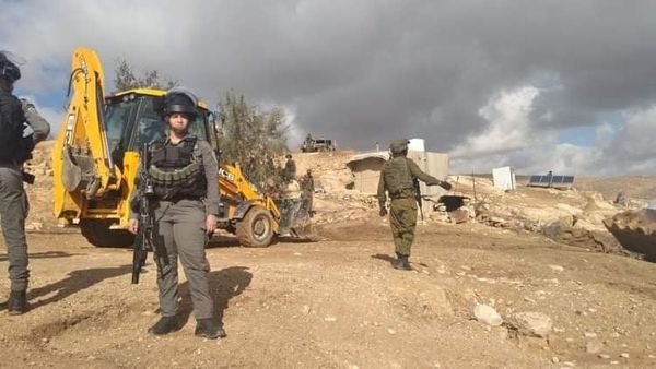 L'occupation démolit des habitations dans les départements d’Hébron et de Bethléem