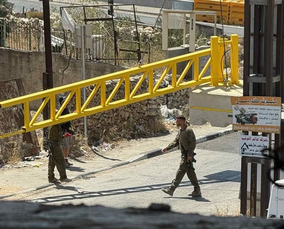 Les forces d'occupation israéliennes ferment le quartier d'Al-Matina à Husan, à l'ouest de Bethléem