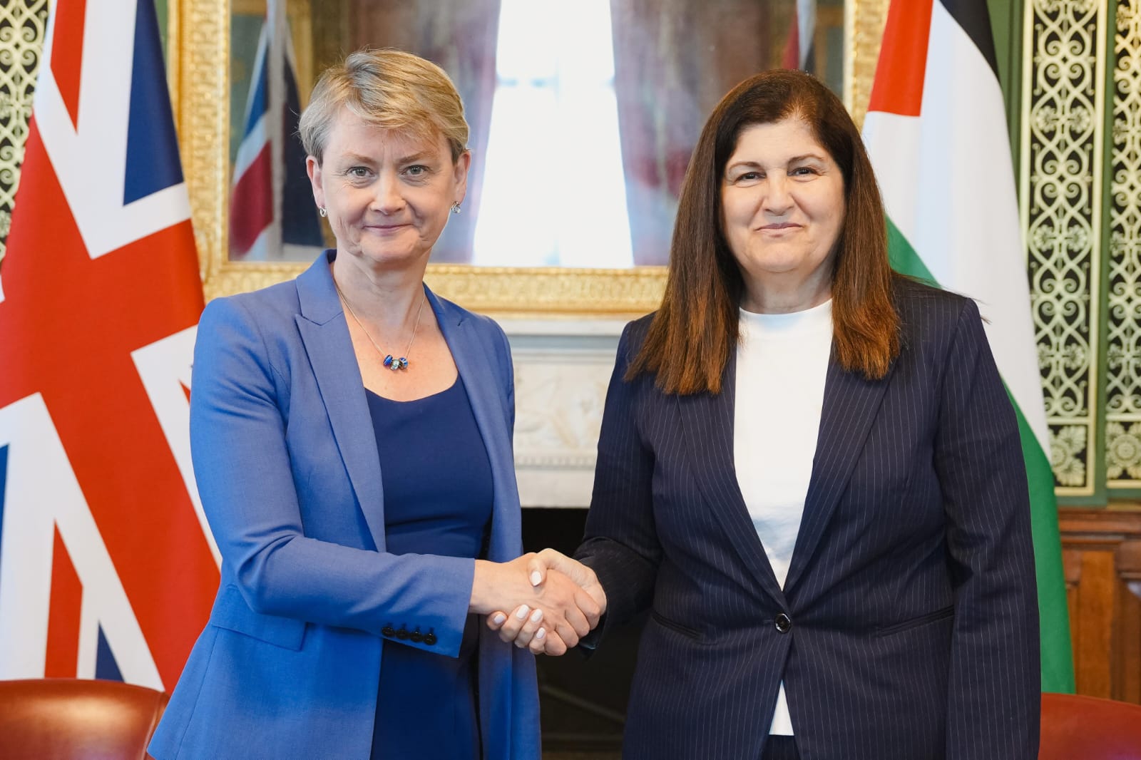 Shaheen rencontre son homologue britannique et appelle à des mesures plus décisives pour mettre fin à l'occupation et à ses violations.