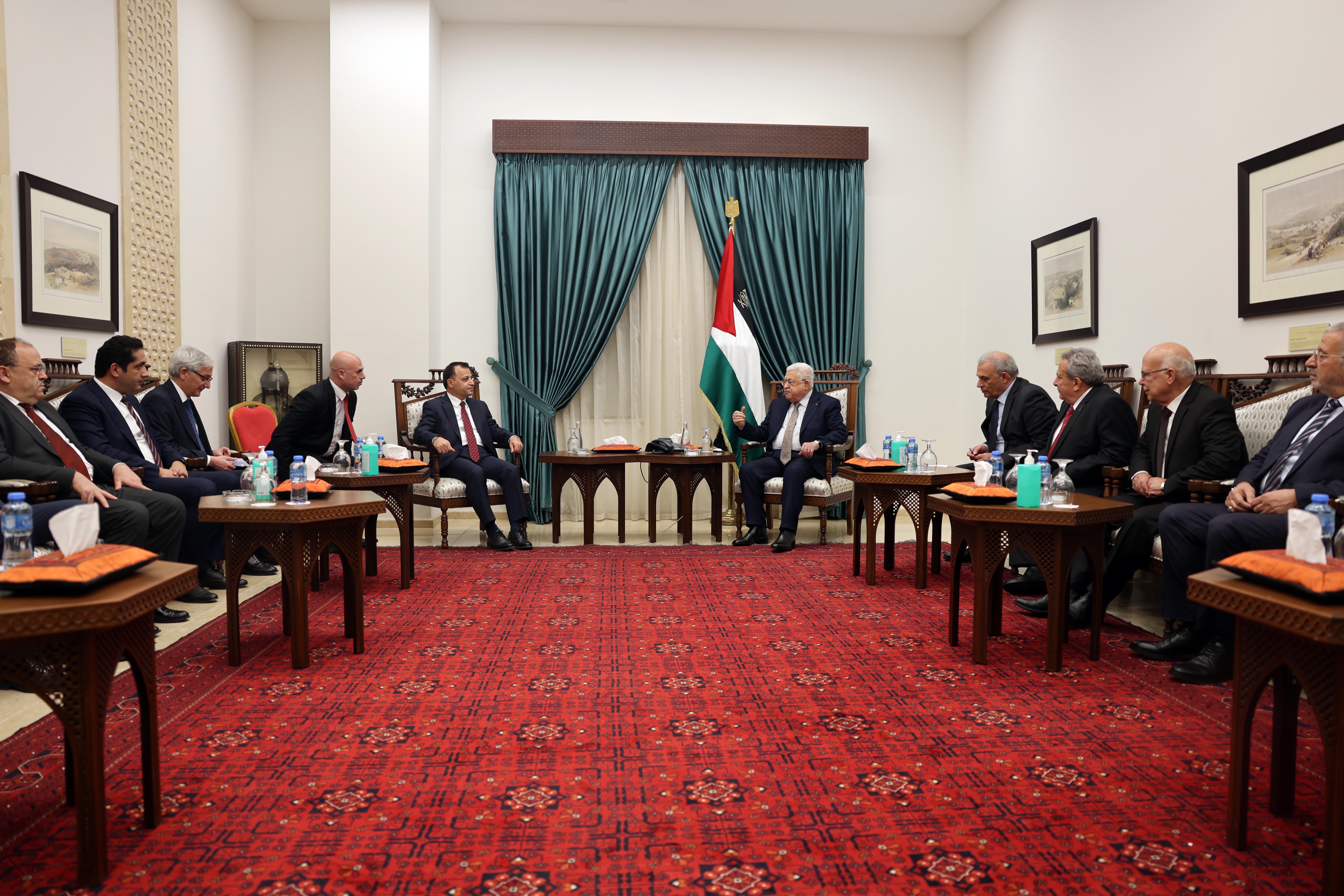 Le président reçoit le président et les membres de la Cour constitutionnelle turque