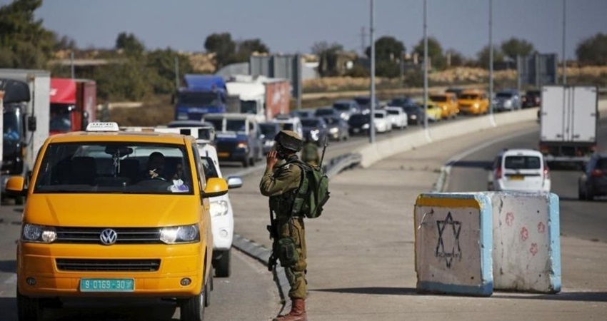 Les forces d'occupation renforcent les mesures militaires sur diverses routes de Cisjordanie
