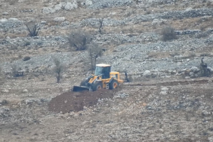 En prélude de les saisir, les colons labourent 100 dunums de terres près de Jéricho  