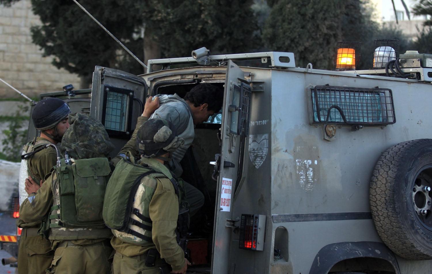 Les forces d’occupation israéliennes arrêtent deux Palestiniens à Jérusalem occupée