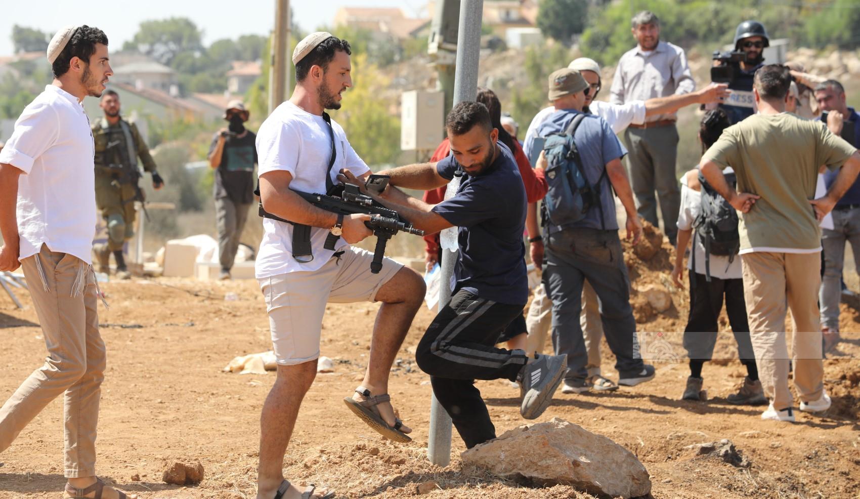 Des colons israéliens agressent un militant étranger à Masafer Yatta