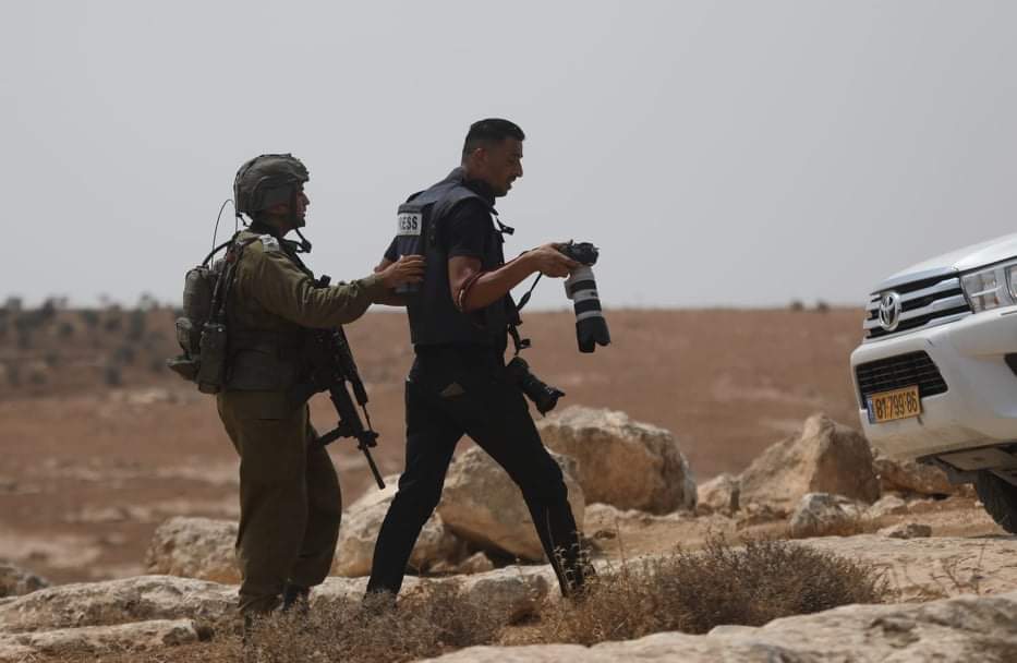 L’armée israélienne  arrête puis relâche sept journalistes palestiniens à Hébron