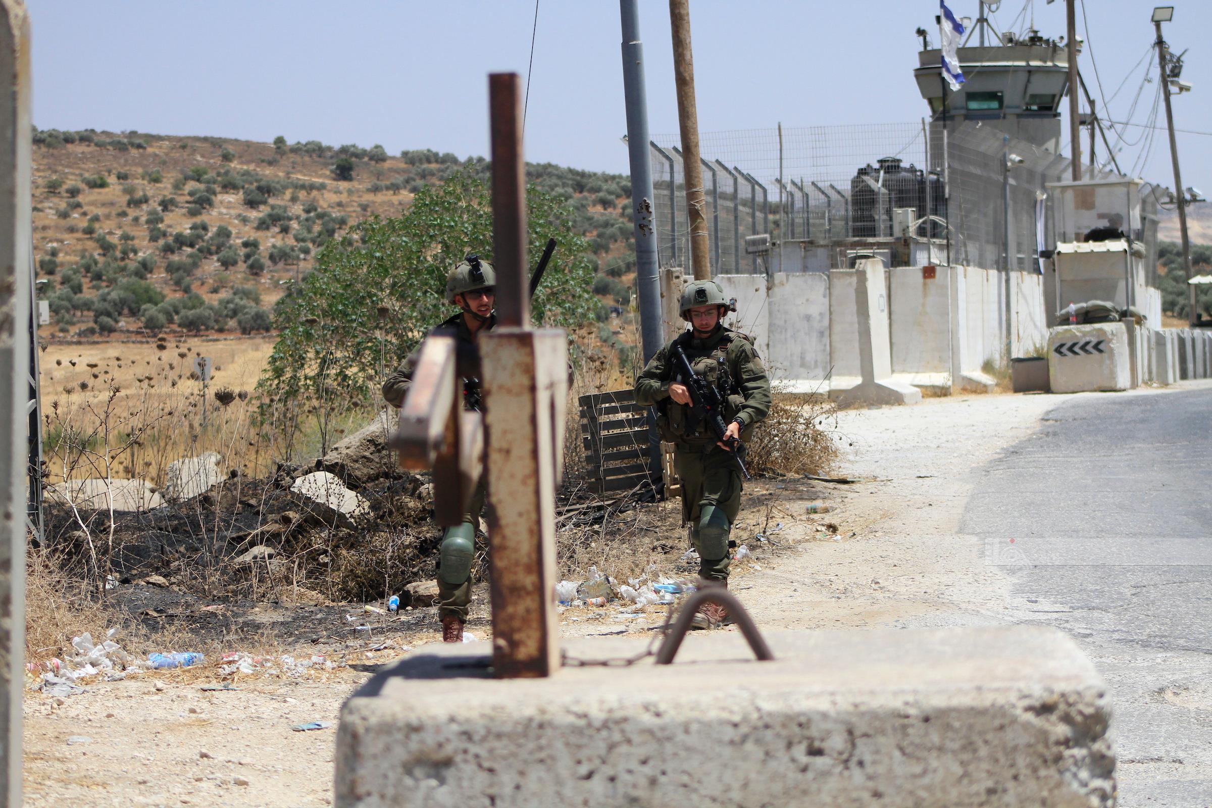 L'armée d'occupation renforce ses mesures militaires sur un poste de contrôle à l'est de Tubas