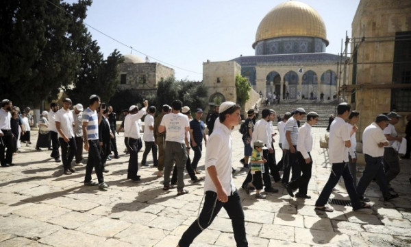 Des colons prennent d’assaut la mosquée Al-Aqsa