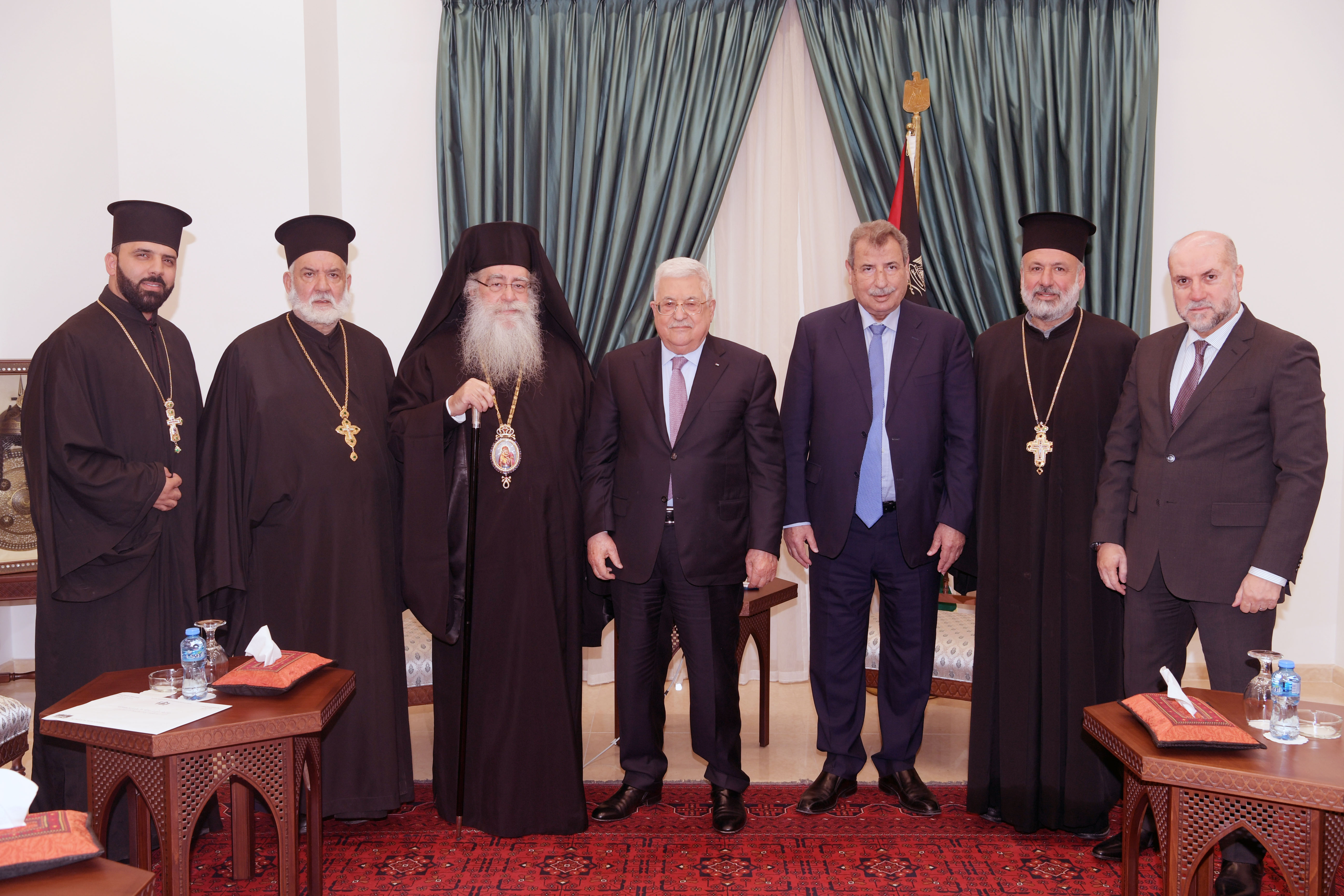  Le président palestinien reçoit une invitation pour les célébrations de Noël selon le Calendrier oriental 