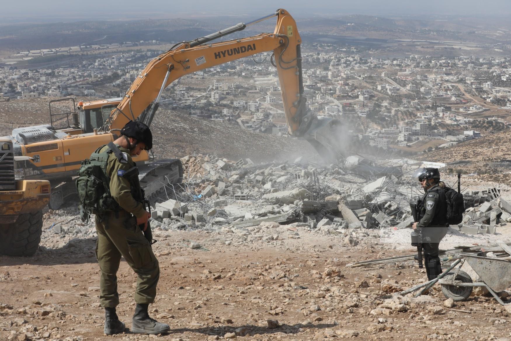 Les bulldozers d’occupation détruisent deux maisons palestiniennes à Bethléem