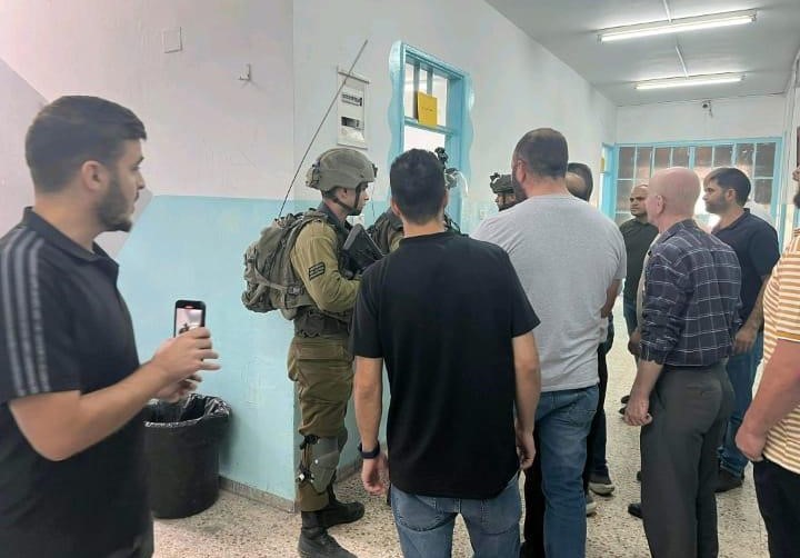 Les forces d’occupation attaquent des enseignants et des élèves à Hébron 