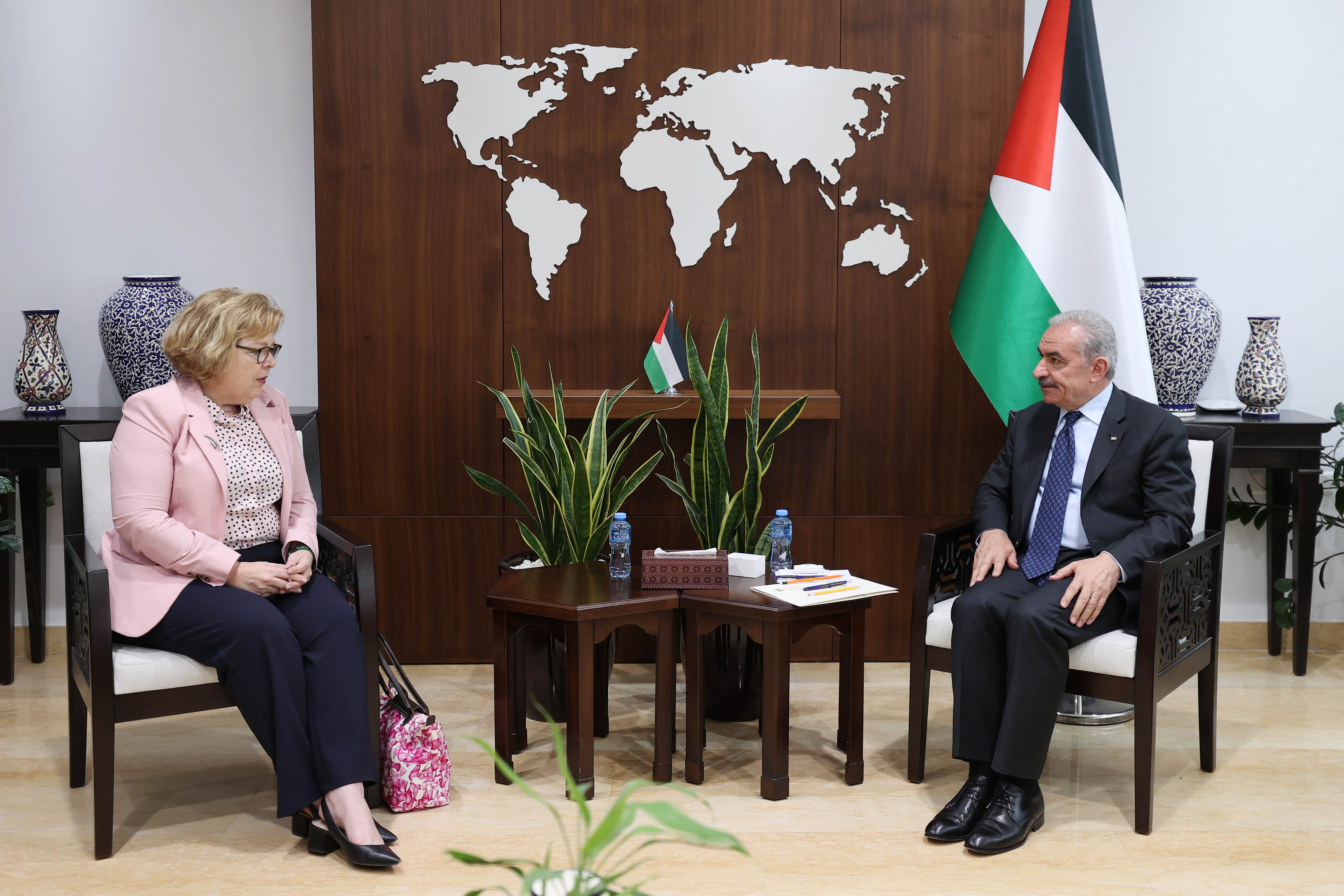 Shtayyeh appelle l'administration américaine à prendre des mesures sérieuses pour protéger la solution à deux États