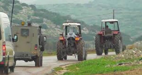 Les forces d'occupation israéliennes s'emparent d'un tracteur pour empêcher les Palestiniens de récupérer les terres de la vallée du Jourdain