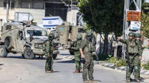 Les forces israéliennes prennent d'assaut le village de Barqa, à l'est de Ramallah