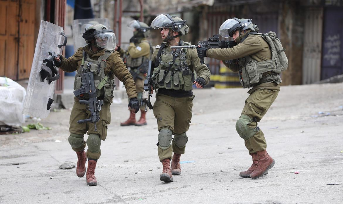 Cas d'étouffement alors que des Palestiniens affrontent des soldats israéliens dans la région d'Hébron