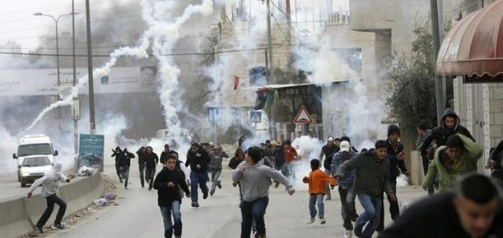 L’armée israélienne cause plusieurs cas d’asphyxie entre les ouvriers Palestiniens près de Jénine 