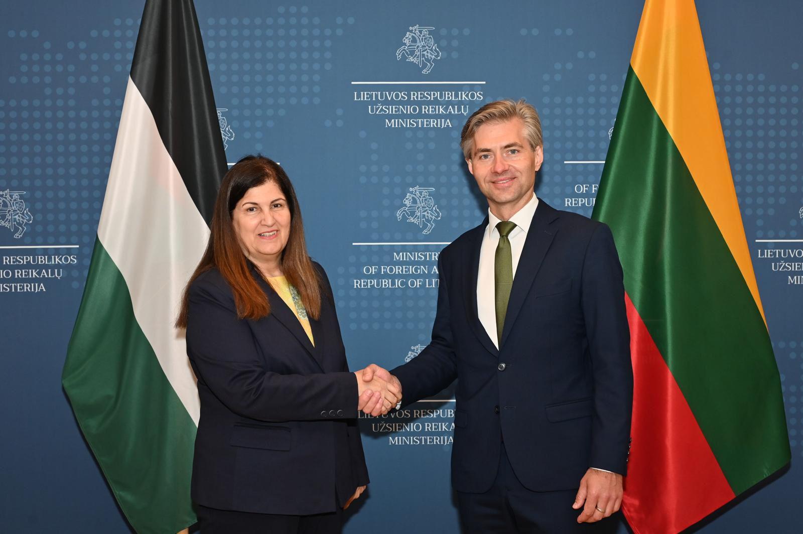 La cheffe de la diplomatie palestinienne informe son homologue lituanien de la situation à Gaza et en Cisjordanie