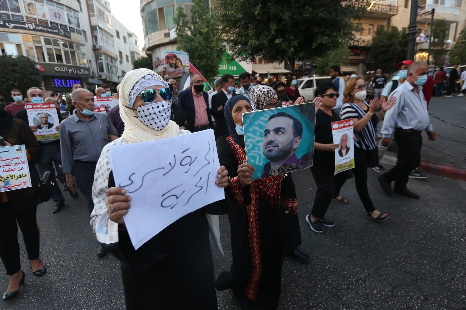 Rassemblement de soutien au prisonnier en grève de la faim depuis 88 jours, Maher Al-Akhras, à Ramallah